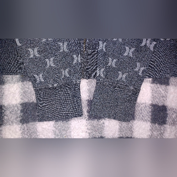 Like new Hurley full zip Hoodia size small womans - Picture 5 of 8